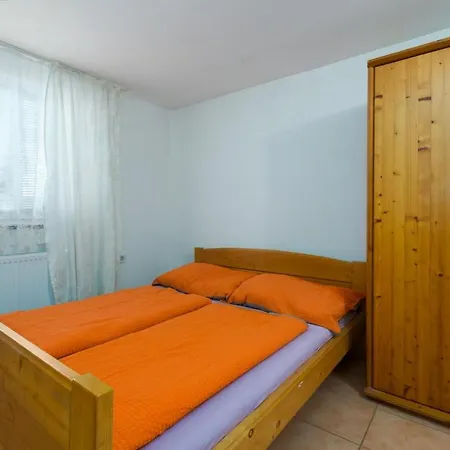 House Topal With Pool In Porec For Max 21 Persons Gostinjska kuća Radmani