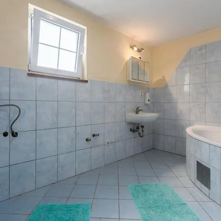 Gostinjska kuća House Topal With Pool In Porec For Max 21 Persons Radmani