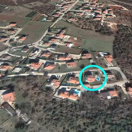Gostinjska kuća House Topal With Pool In Porec For Max 21 Persons