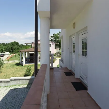 Gostinjska kuća House Topal With Pool In Porec For Max 21 Persons 3*